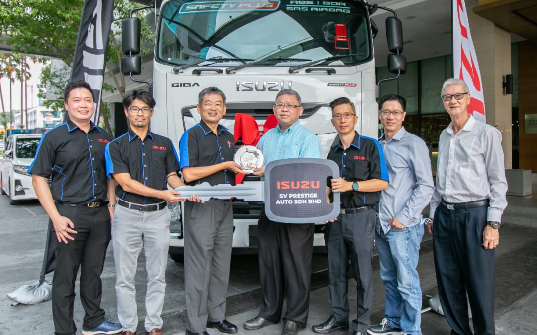 ISUZU DELIVERED FIRST UNIT OF NEW GENERATION GIGA PRIME MOVER TO XINSTEEL SDN. BHD. WITH 2 MORE UNITS TO FOLLOW SUIT SOON!